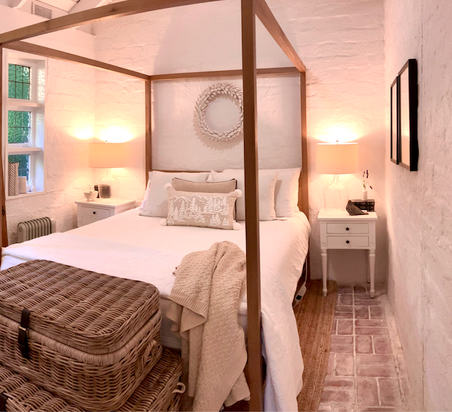 four poster bed